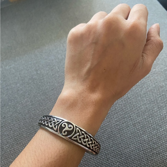 Stainless Steel black & silver cuff bracelet - Tribal design - Picture 2 of 5